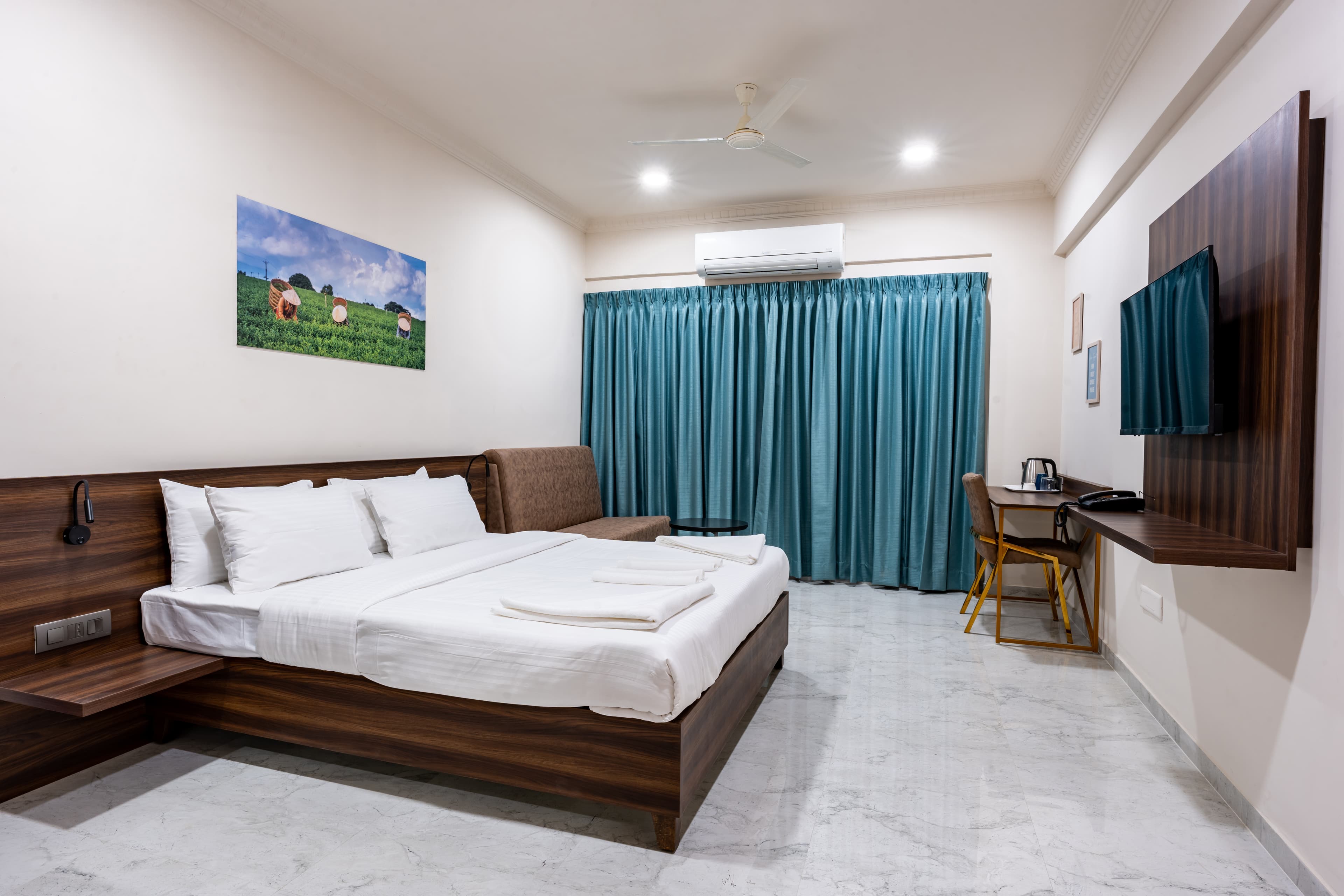 Spacious Rooms - Slide 2