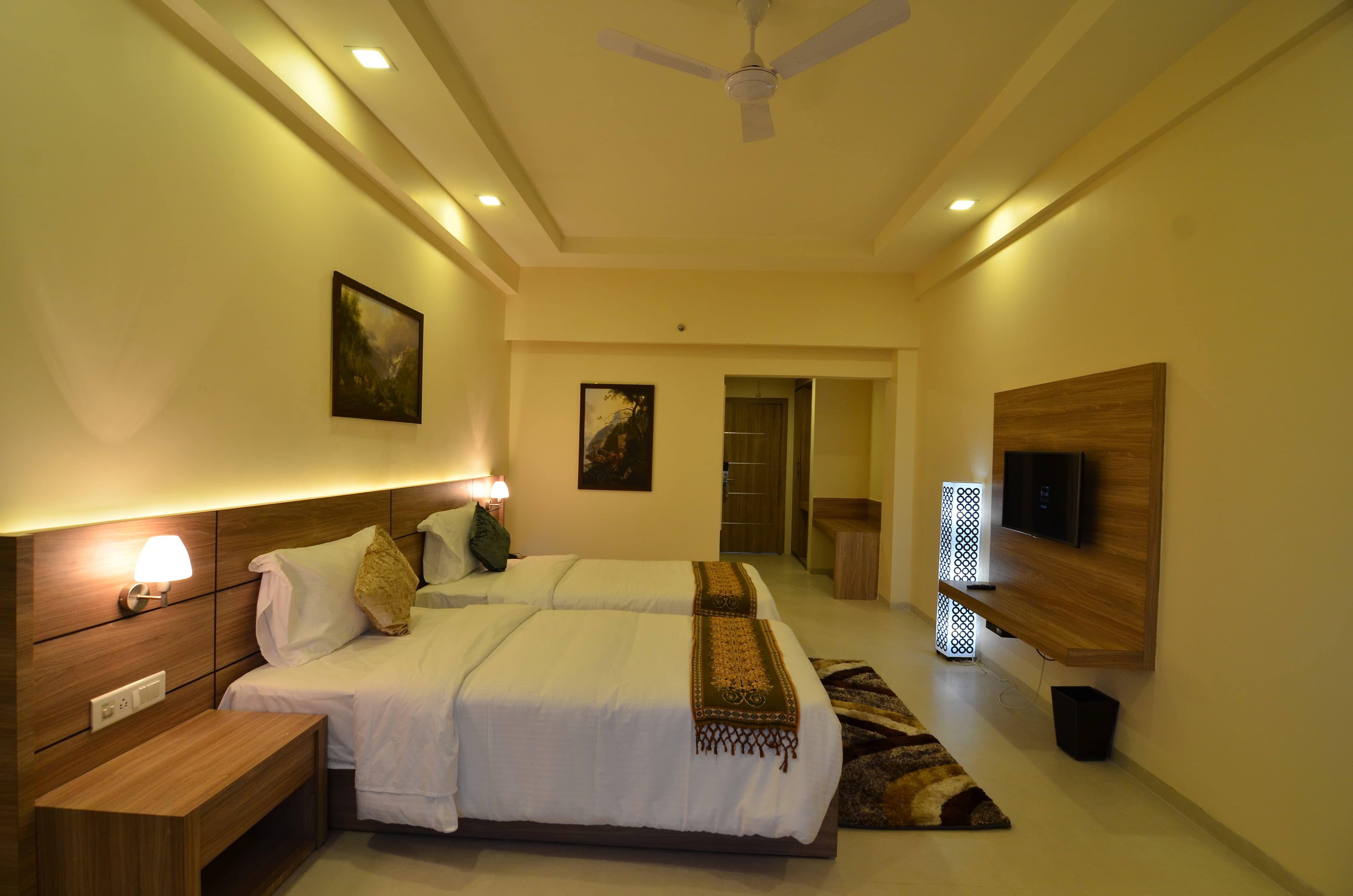 Spacious Rooms - Slide 3